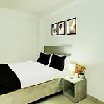 Super Hotel O The Moon Rover