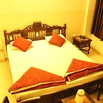 Hotel The Chit Chat Palace