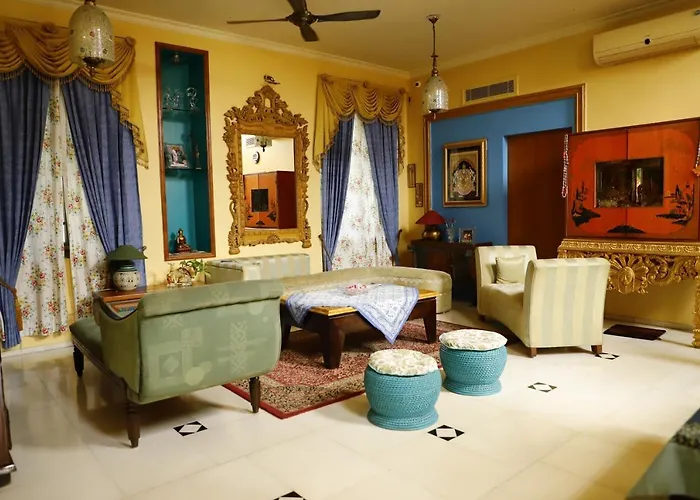 Aura Homestay Royal Villa