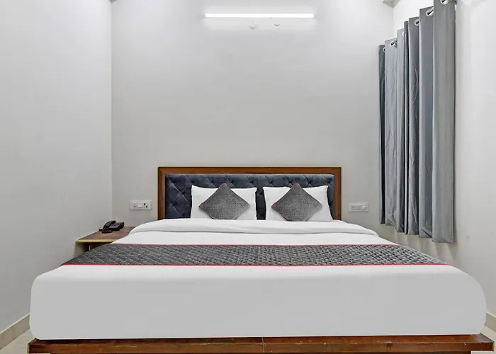 Super Oyo Collection O Hotel Legend
