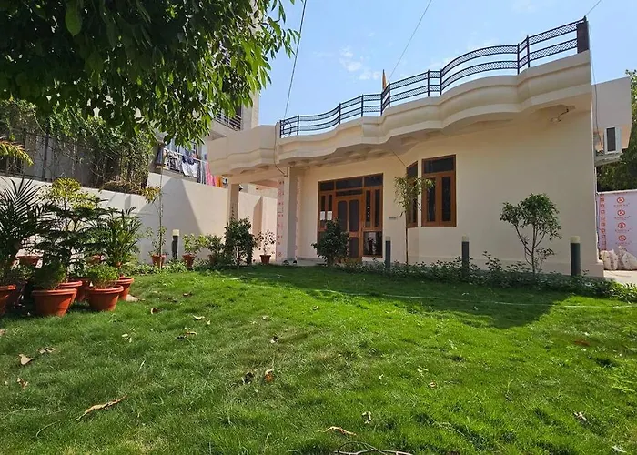 Kaushik House - Luxury Garden Homestay Near Vaishali Nagar