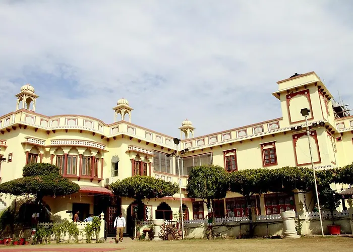 Oyo 15214 Mahal Rajwada Resort