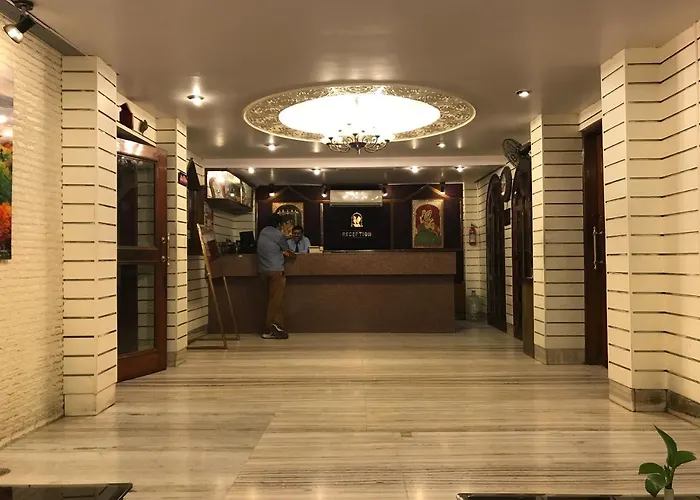 Oyo 15359 Hotel Kachandeep
