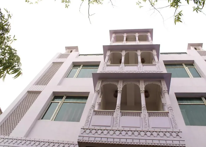 Hotel The Chit Chat Palace