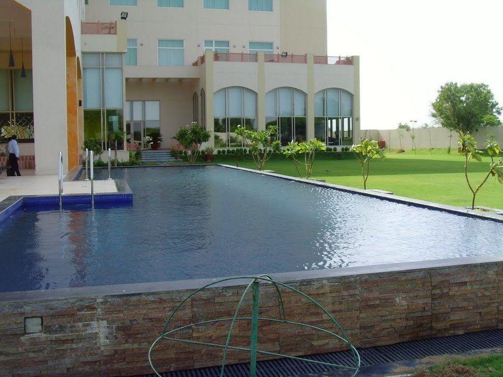 Hotel Ramada By Wyndham Jaisinghpura 4*