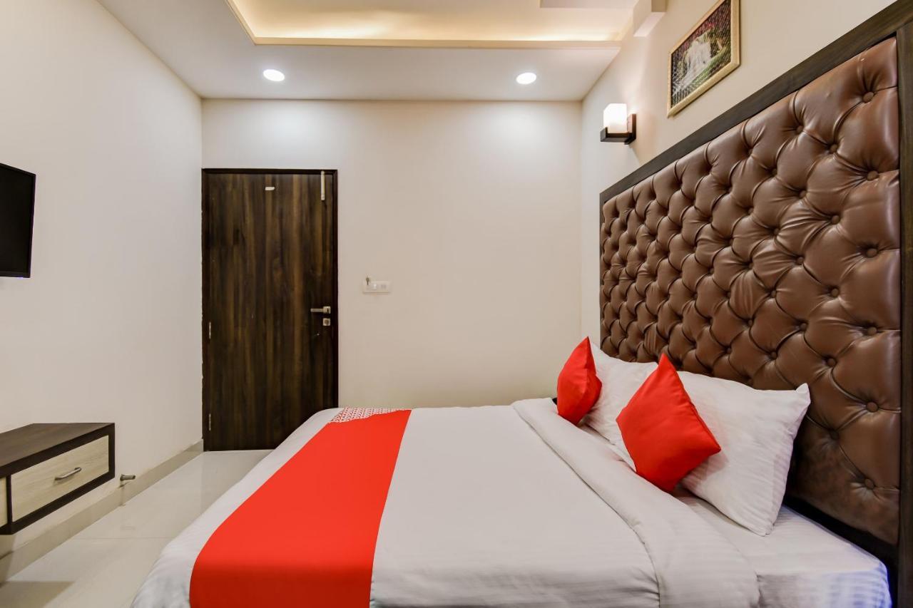 Hotel Oyo 69690 Green Wood Jaipur