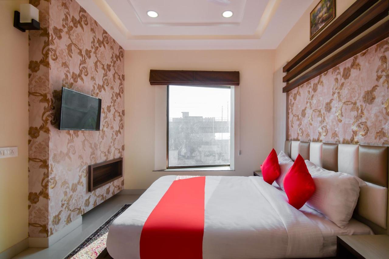 Hotel Oyo 69690 Green Wood 3*