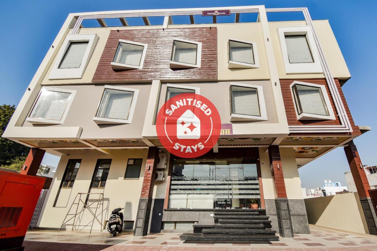 Hotel Oyo 69690 Green Wood Jaipur