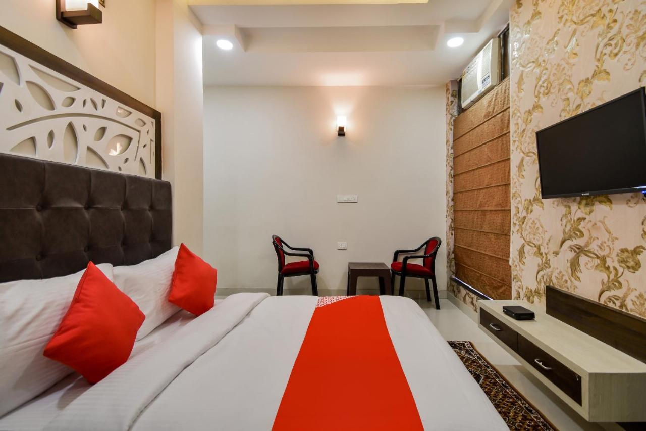 Hotel Oyo 69690 Green Wood Jaipur