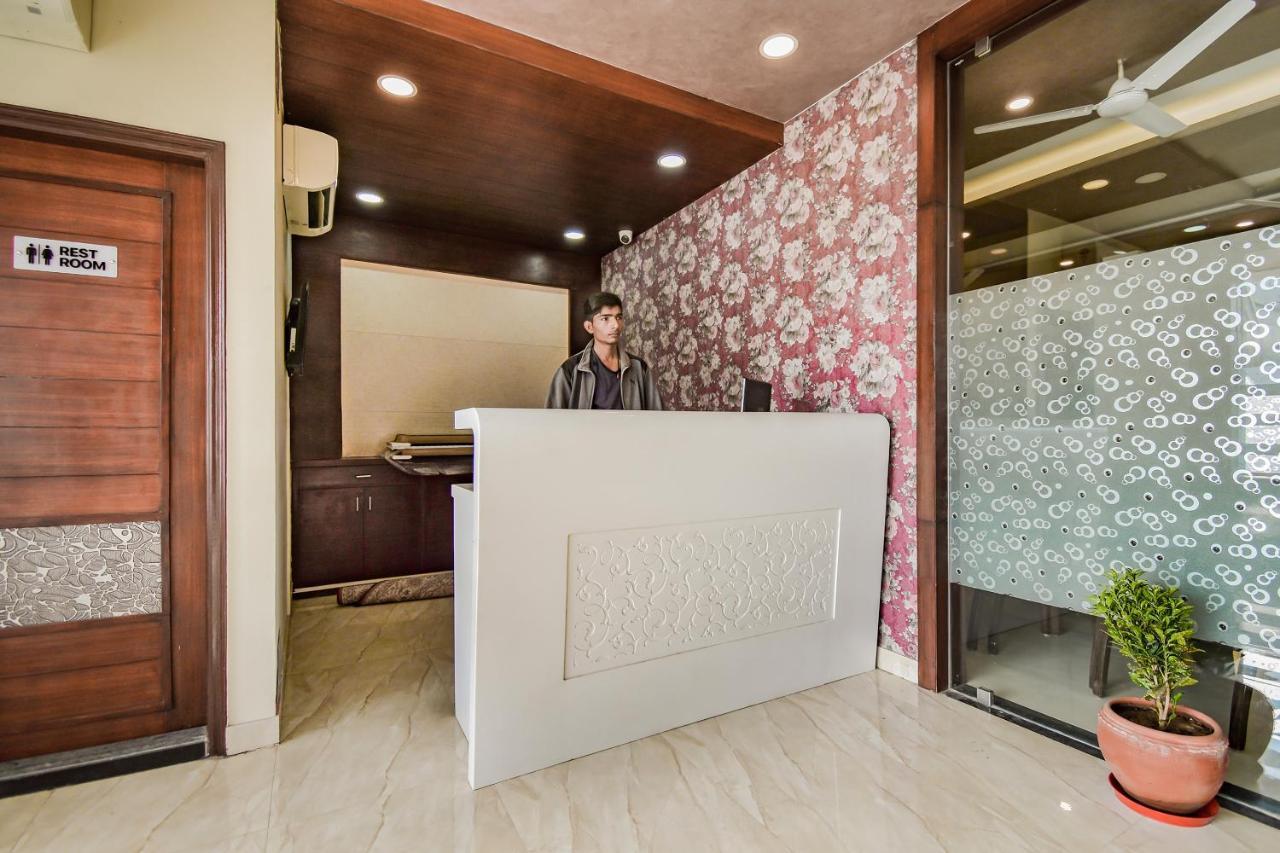 Oyo 69690 Green Wood Hotel