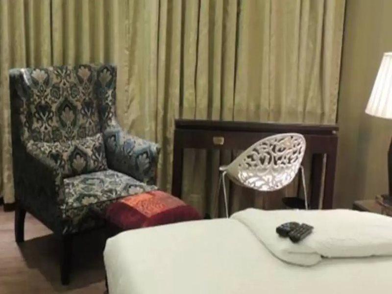 Golden Oak Hotel 3*