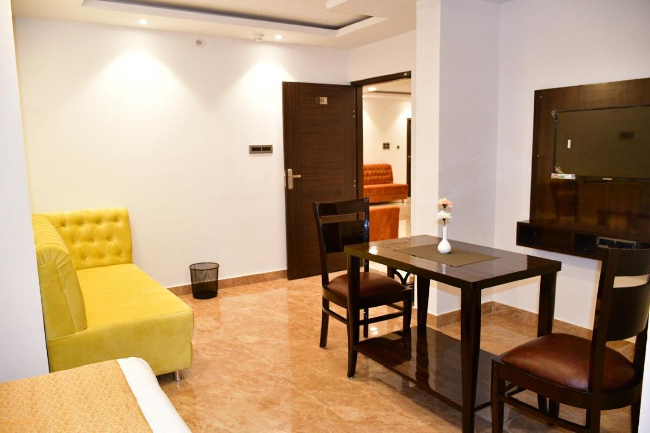 Grand Lotus Hotel