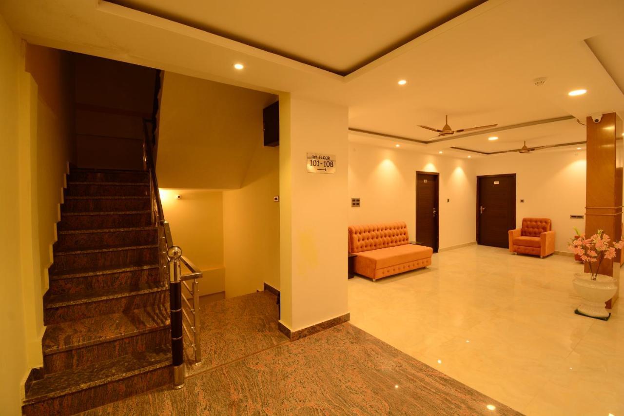 Grand Lotus Hotel