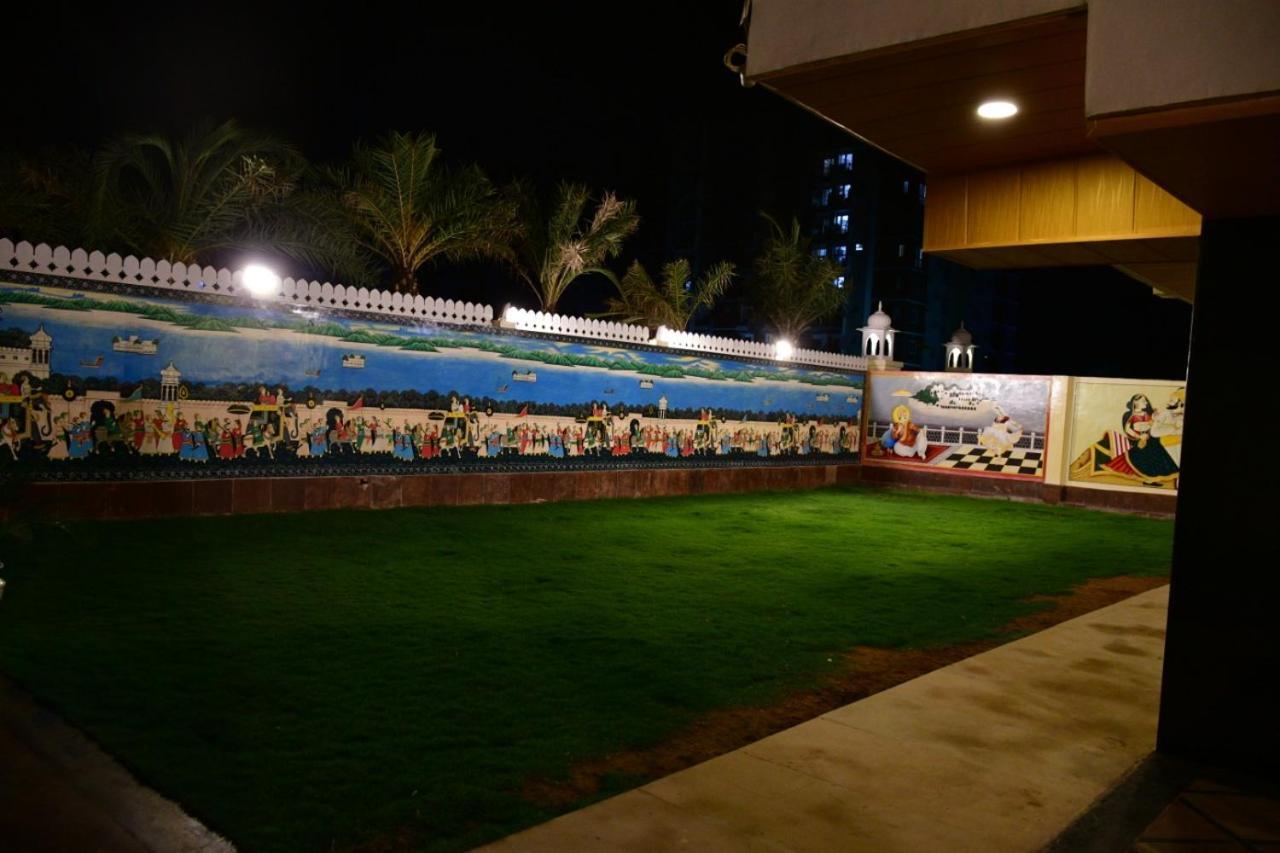 Grand Lotus Hotel 3*