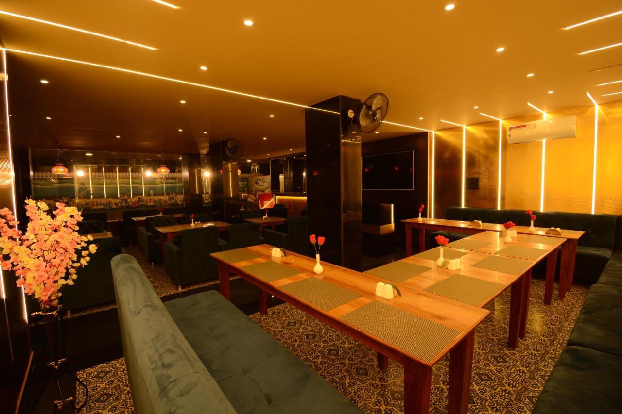 Grand Lotus Hotel