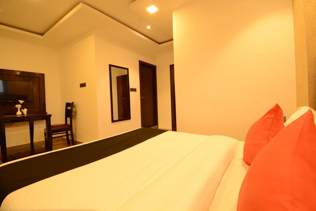 Grand Lotus Hotel 3*