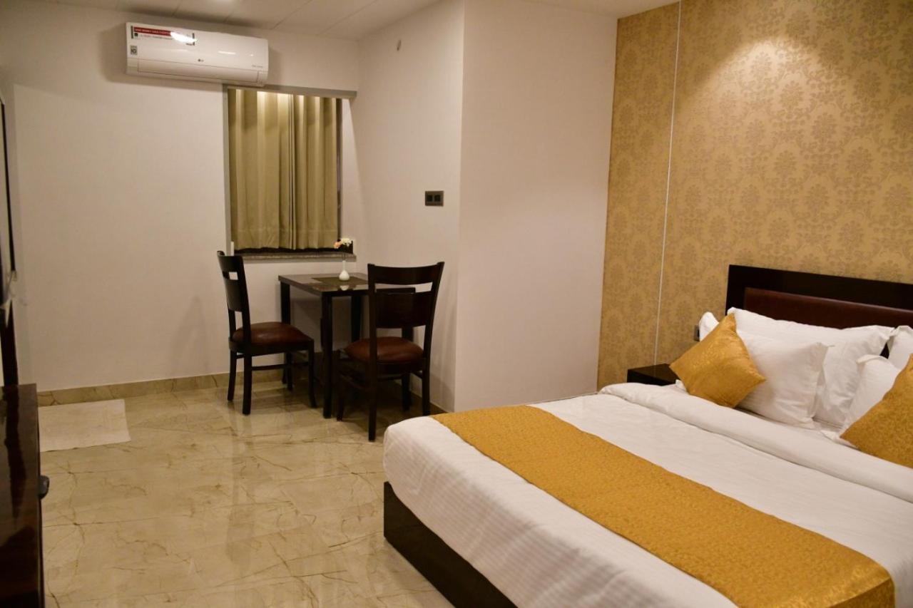 Grand Lotus Hotel 3*