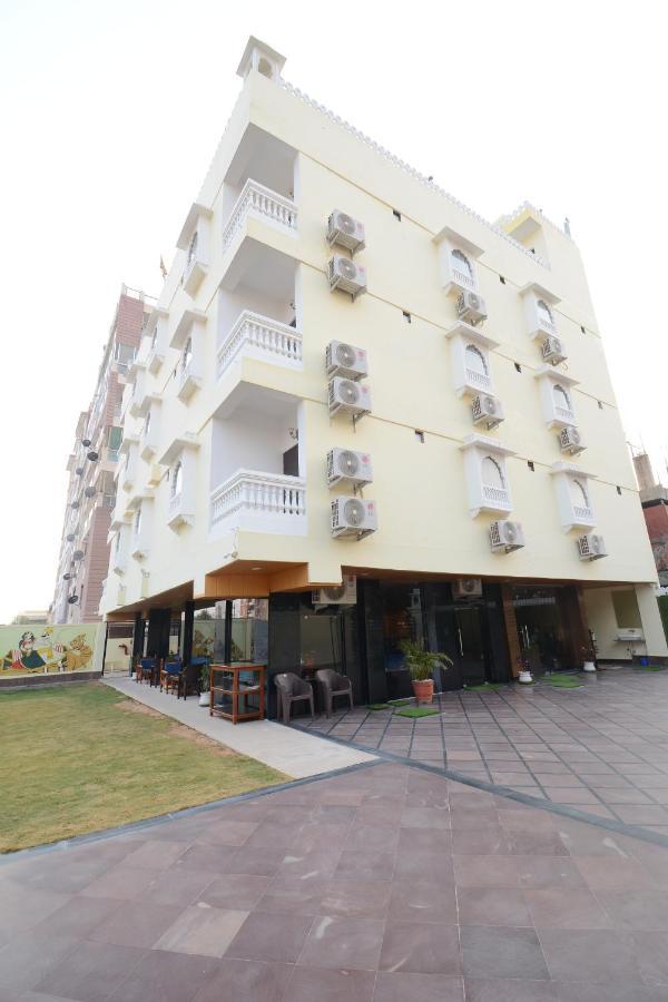 Grand Lotus Hotel
