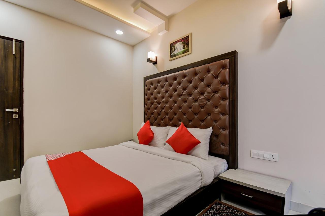 Hotel Oyo 69690 Green Wood 3*