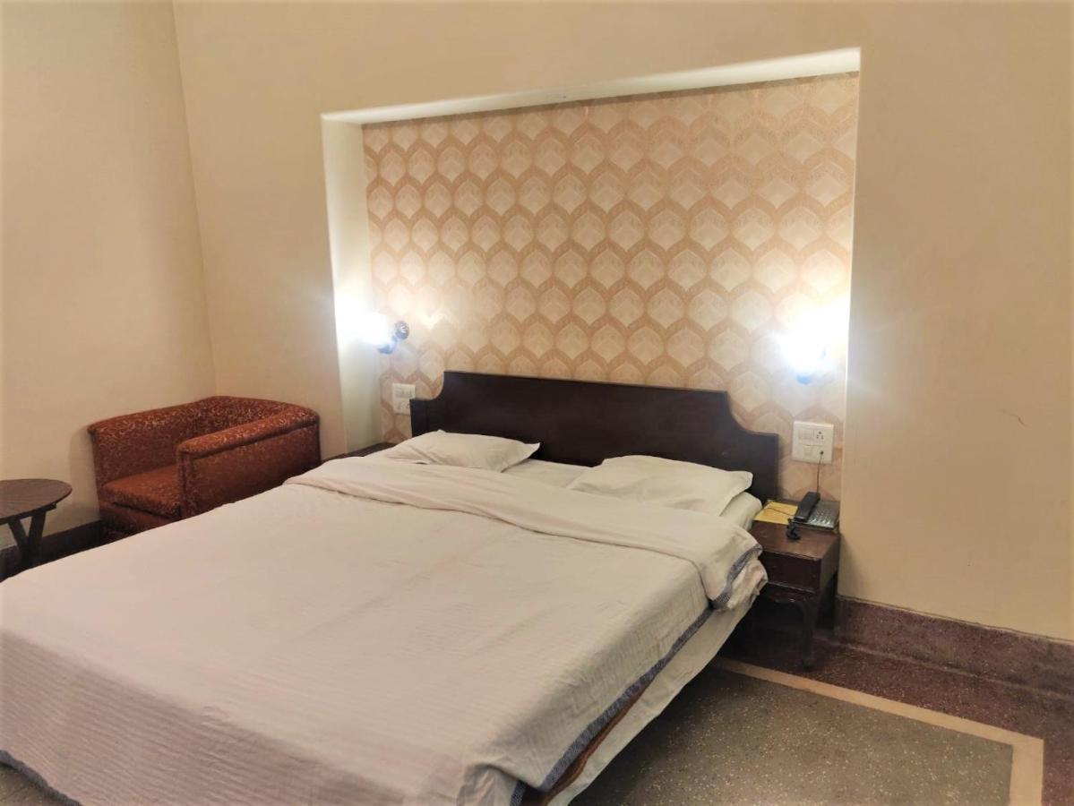 H R Palace 3* Jaipur