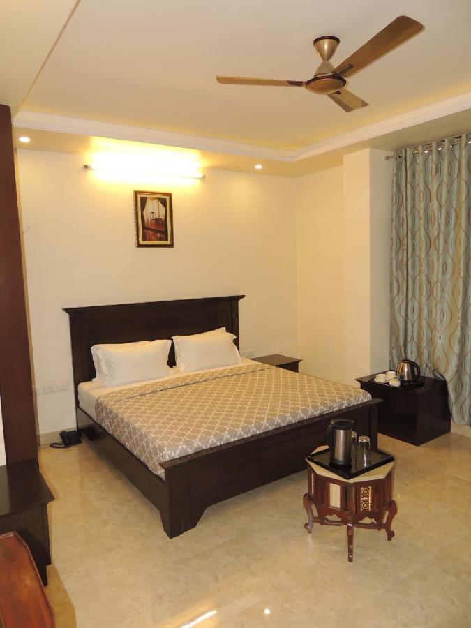 Raj Regency Hotel 3*
