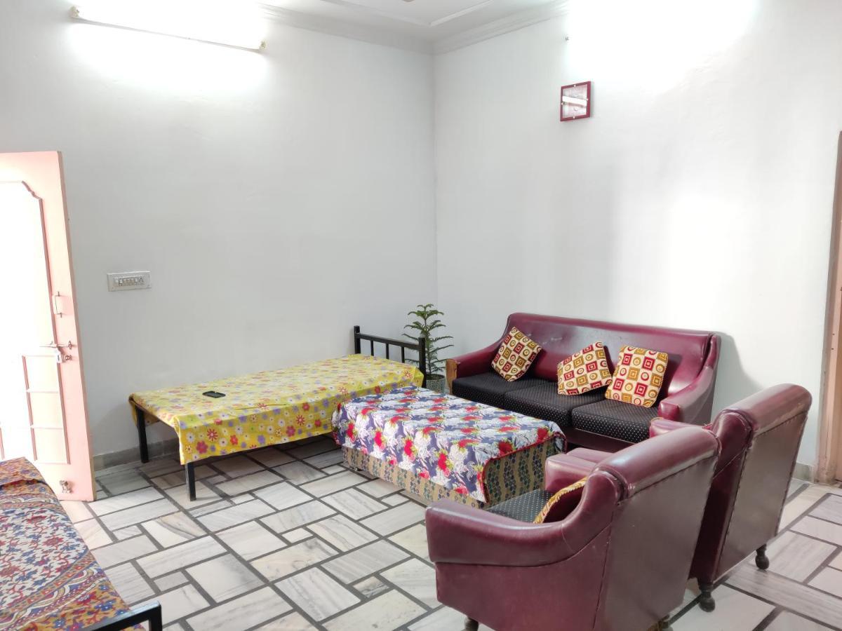 House No 87a