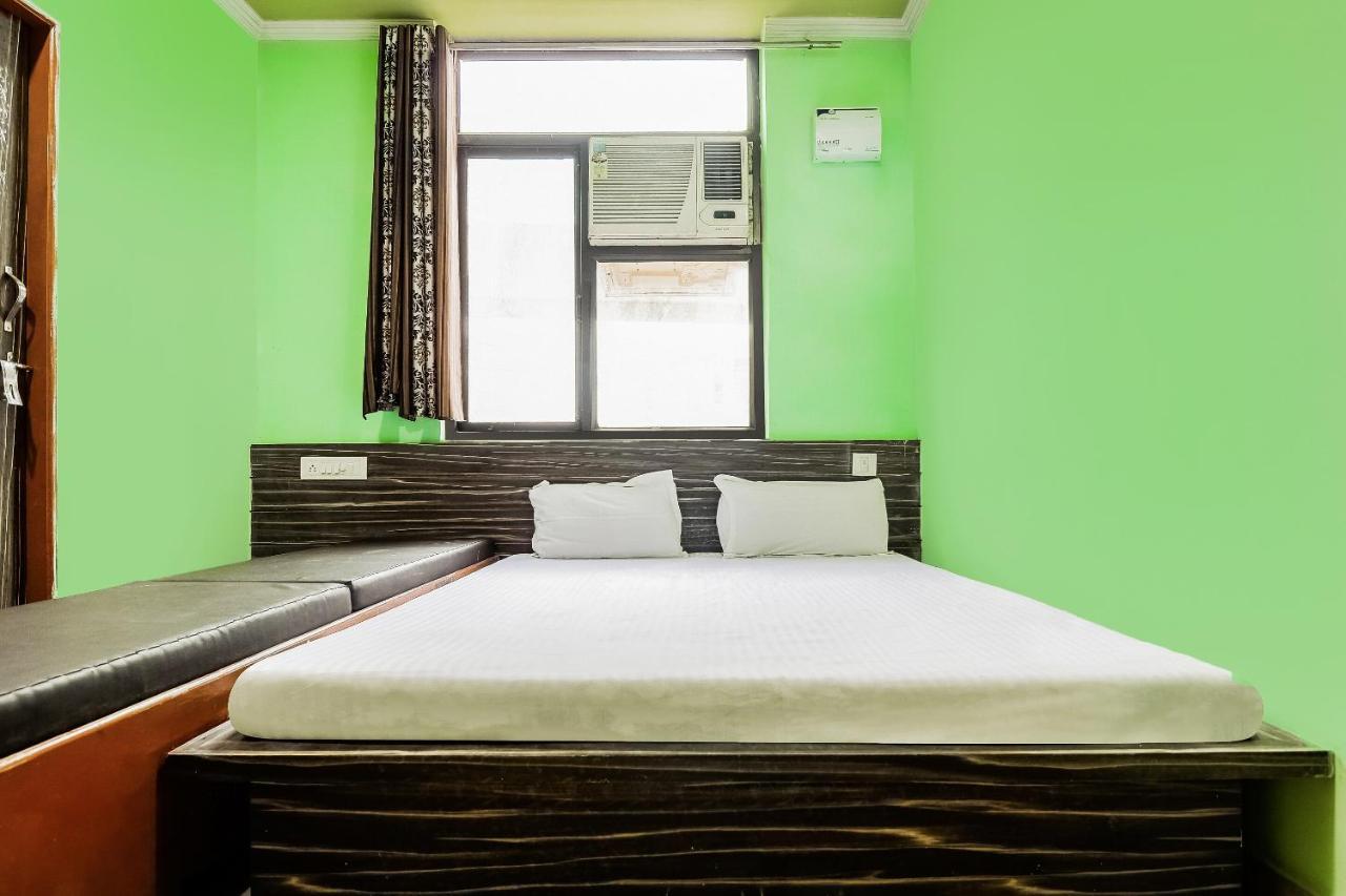 Oyo Flagship 46243 Bmb Hotel 3*