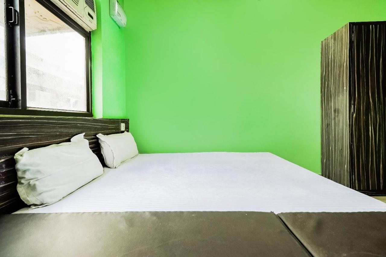 Oyo Flagship 46243 Bmb Hotel 3*