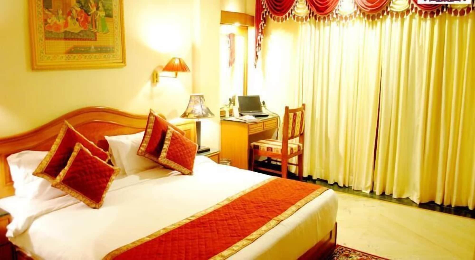 Hotel Chandragupt 4*