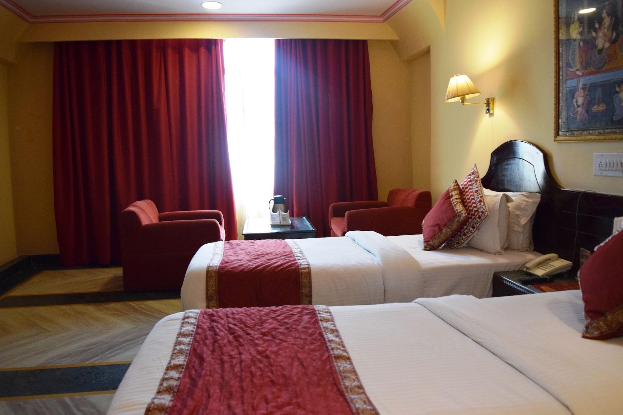 Hotel Chandragupt 4*