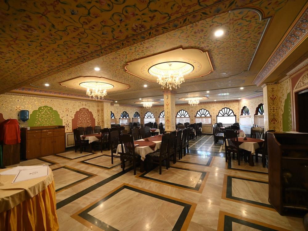 Chandragupt Hotel Jaipur
