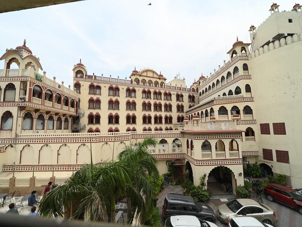 Chandragupt Hotel