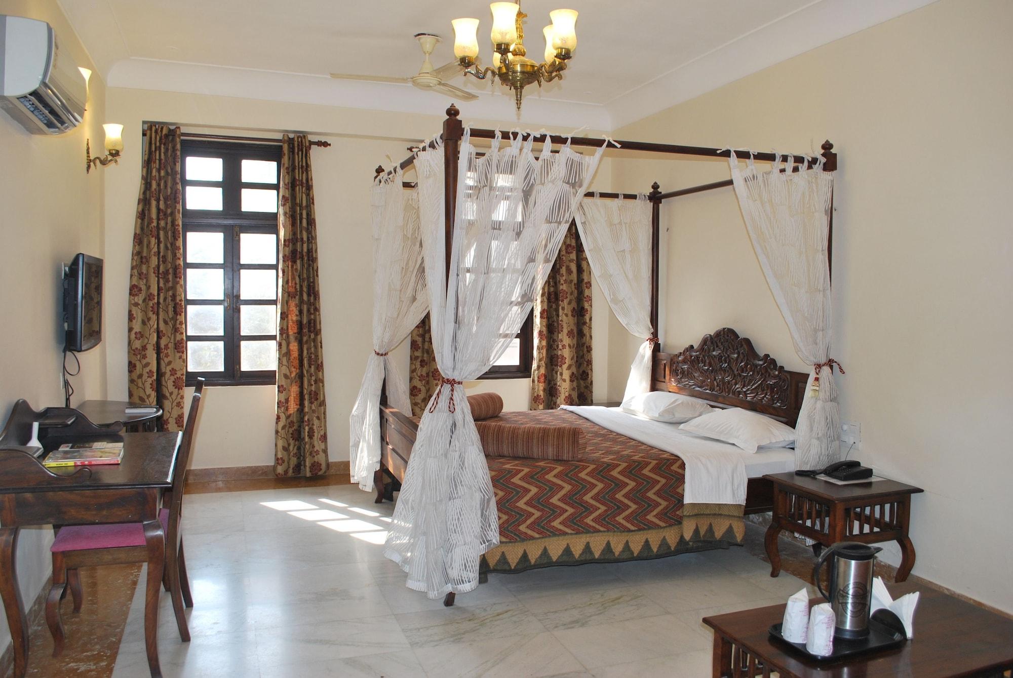 H R Palace Hotel