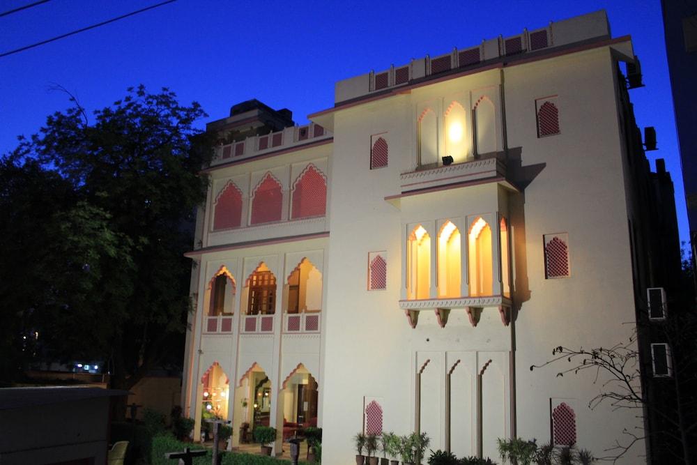H R Palace Hotel