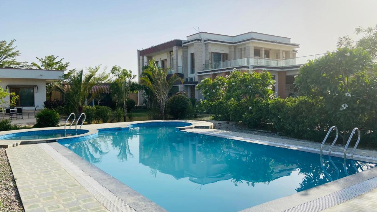 Farm stay Shakuntlam Farms 4bhk