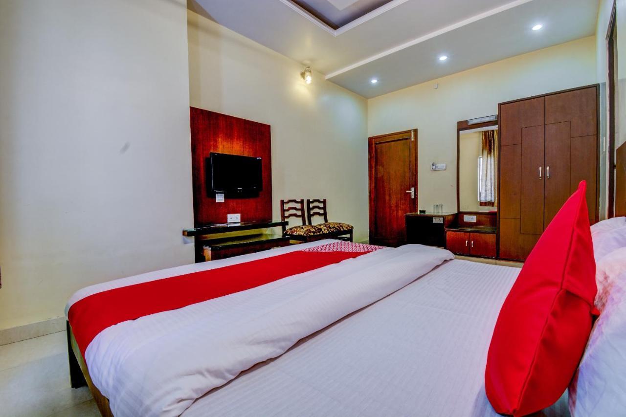 Capital O 19146 Raghav Palace Hotel 2*