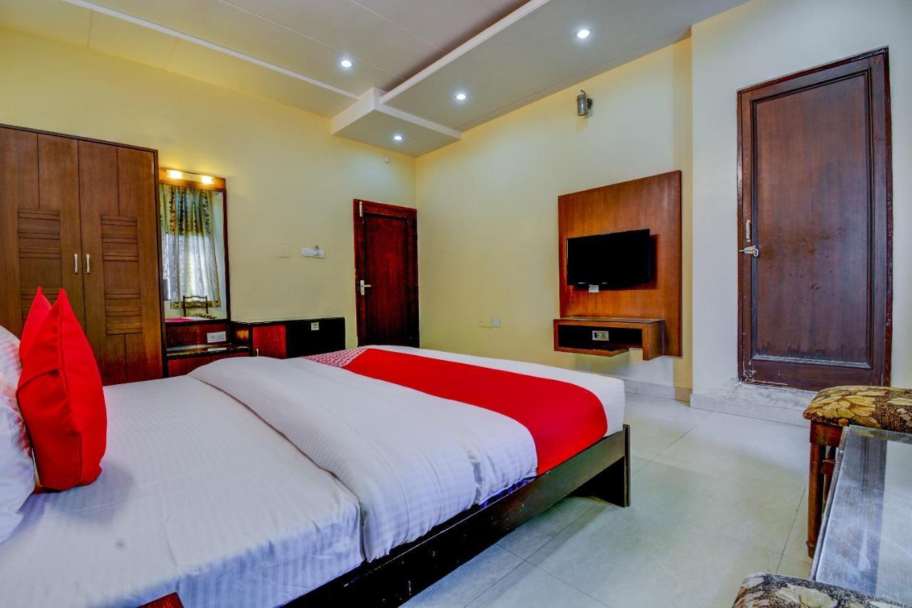 Capital O 19146 Raghav Palace Hotel 2*