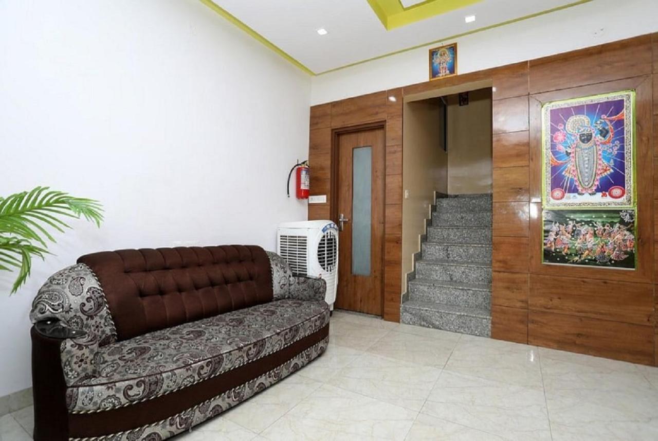 Hotel Chandramouli 2*