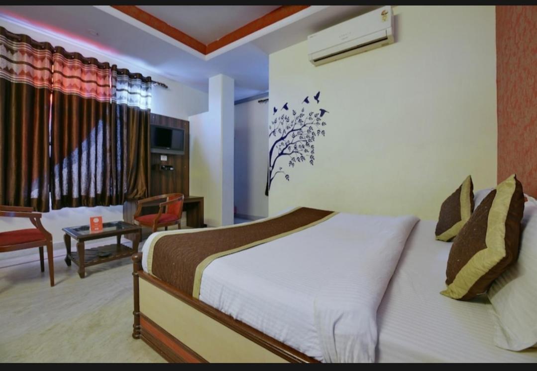 Hotel Mansarovar Palace