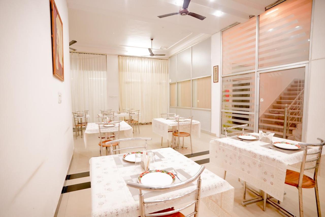 Mansarovar Palace 3*