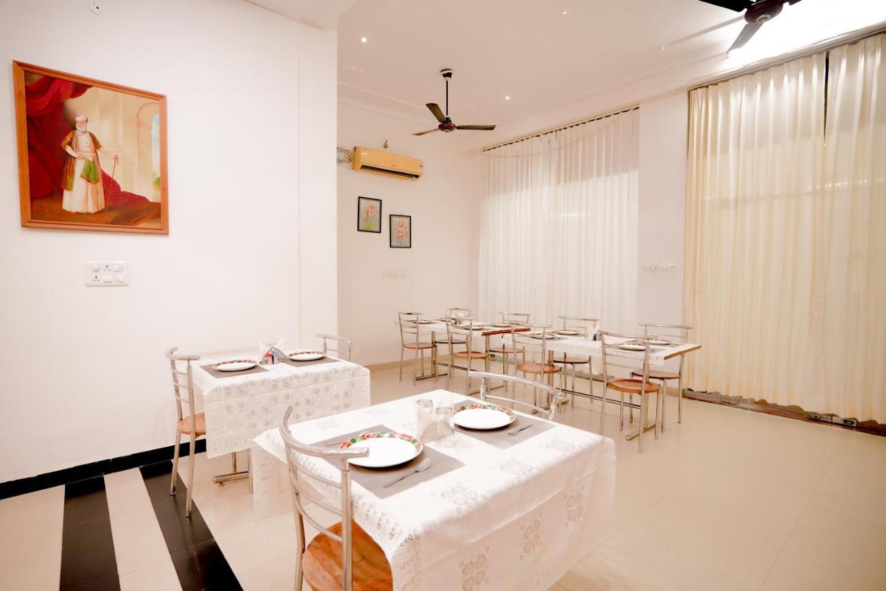 Mansarovar Palace Hotel 3*