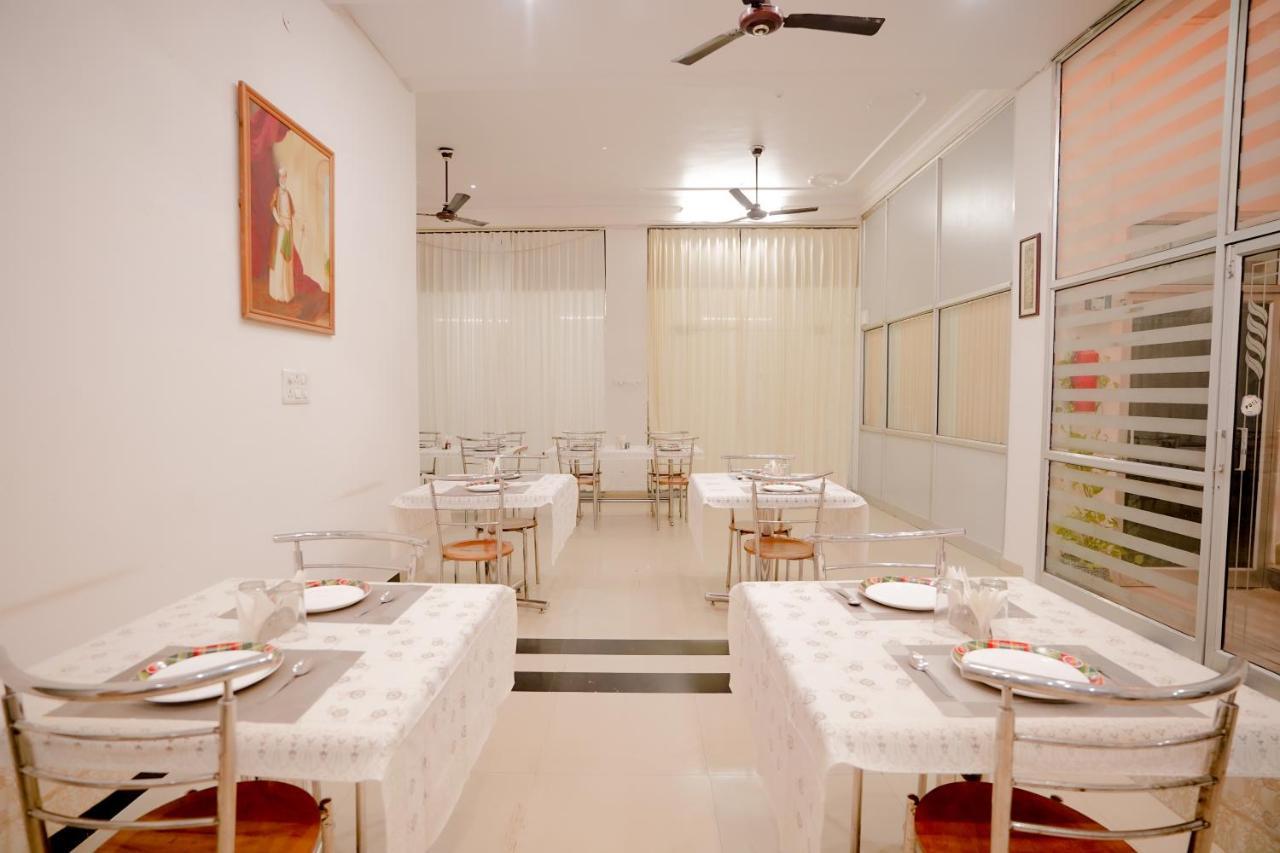 Hotel Mansarovar Palace