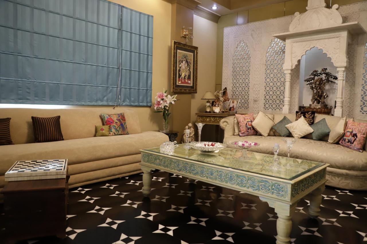 Aura Royal Homestay *