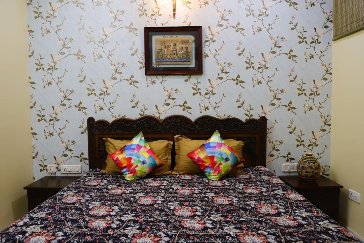 Homestay Aura Royal *