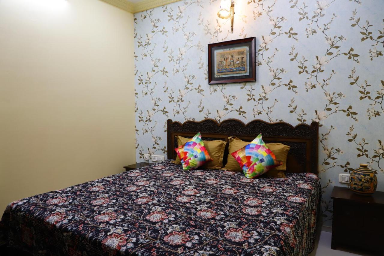 Aura Royal Homestay