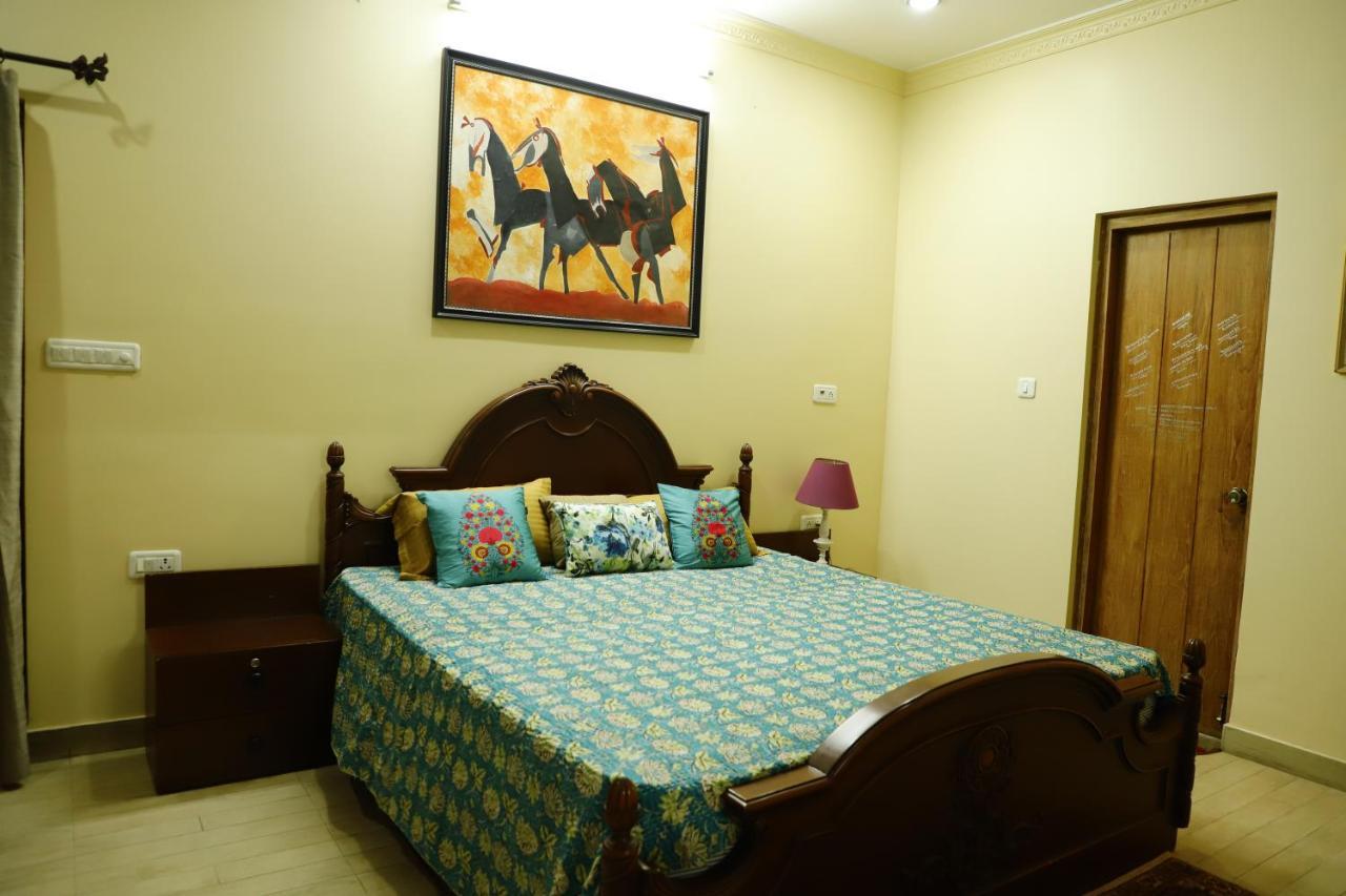 Aura Royal Homestay *