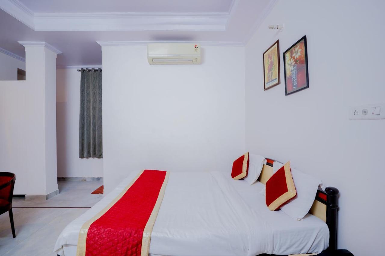 Mansarovar Palace Hotel 3*