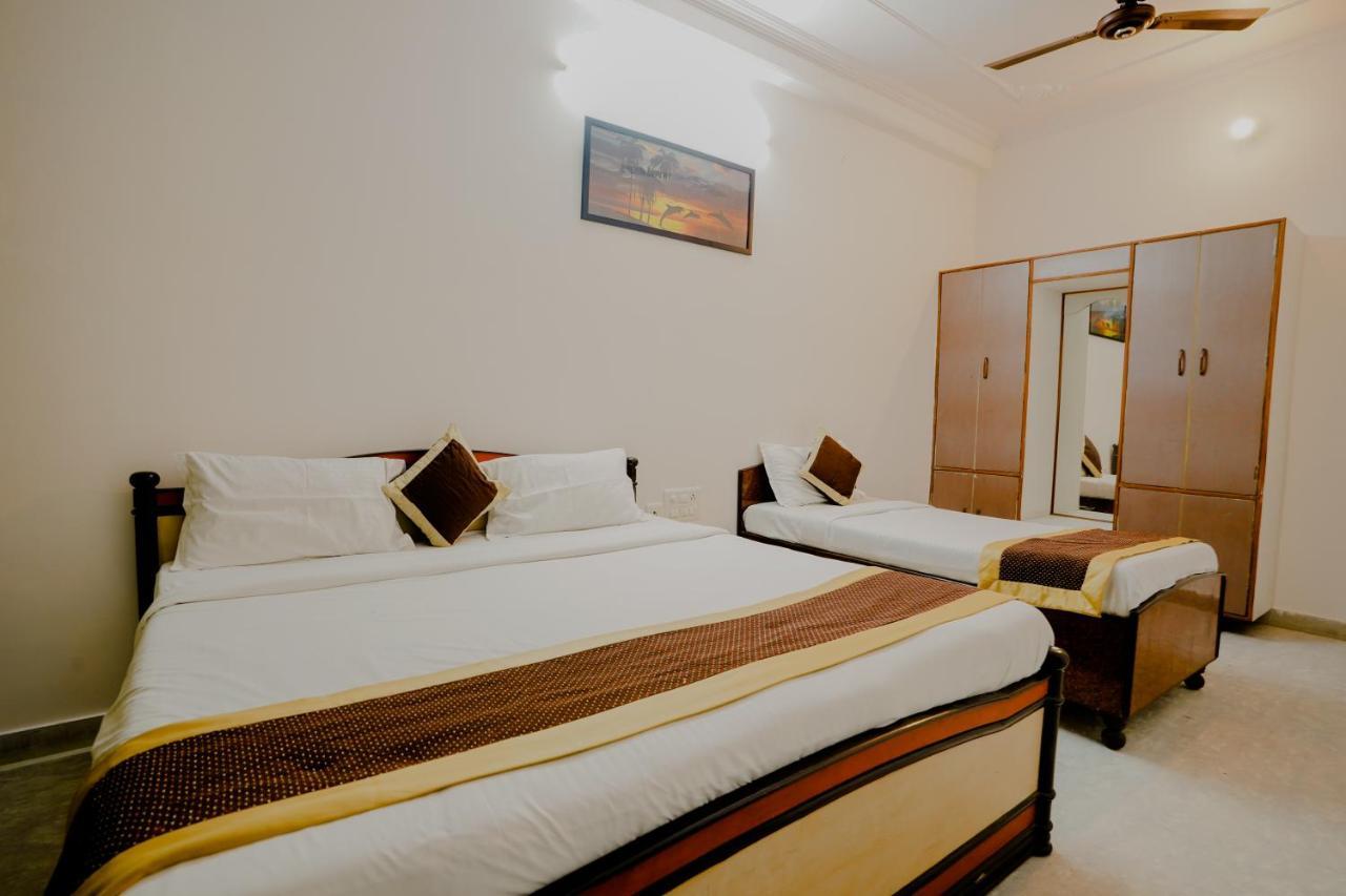 Mansarovar Palace 3*