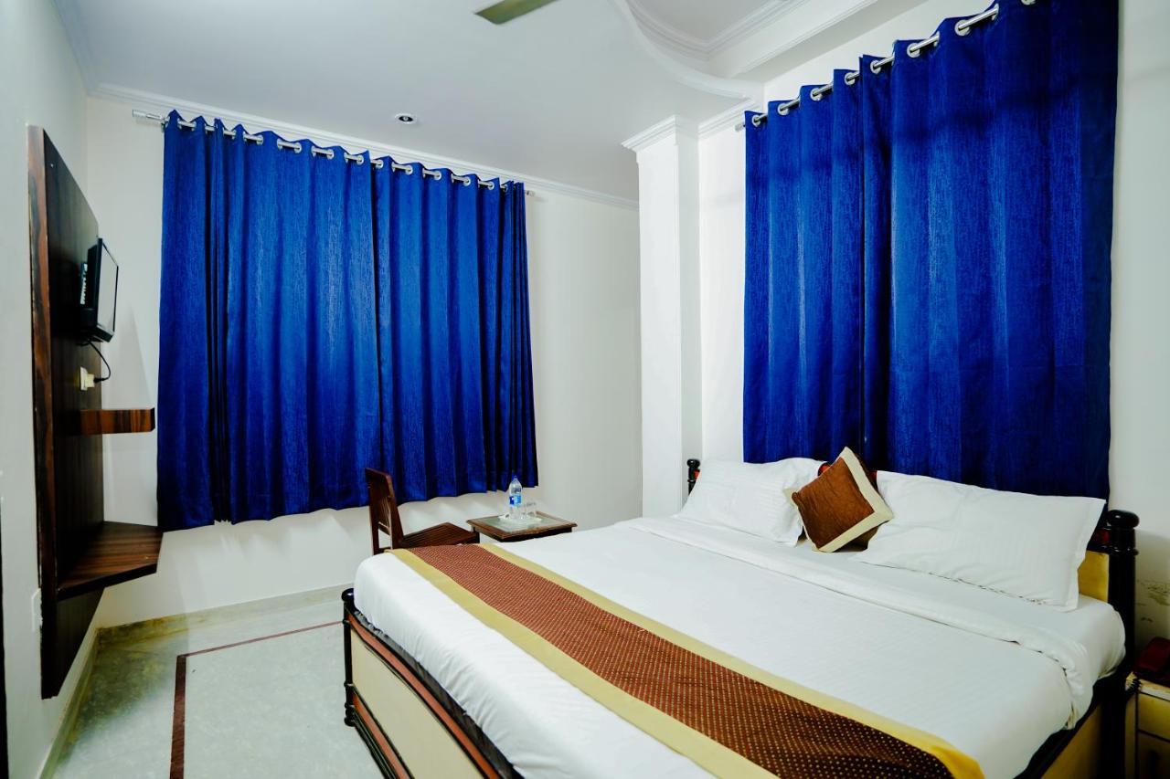 Mansarovar Palace 3*