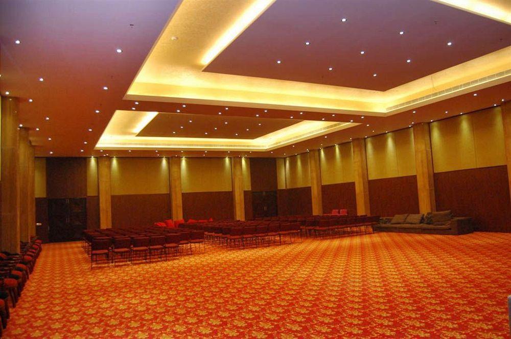 Hotel Ramada By Wyndham Jaisinghpura 4*